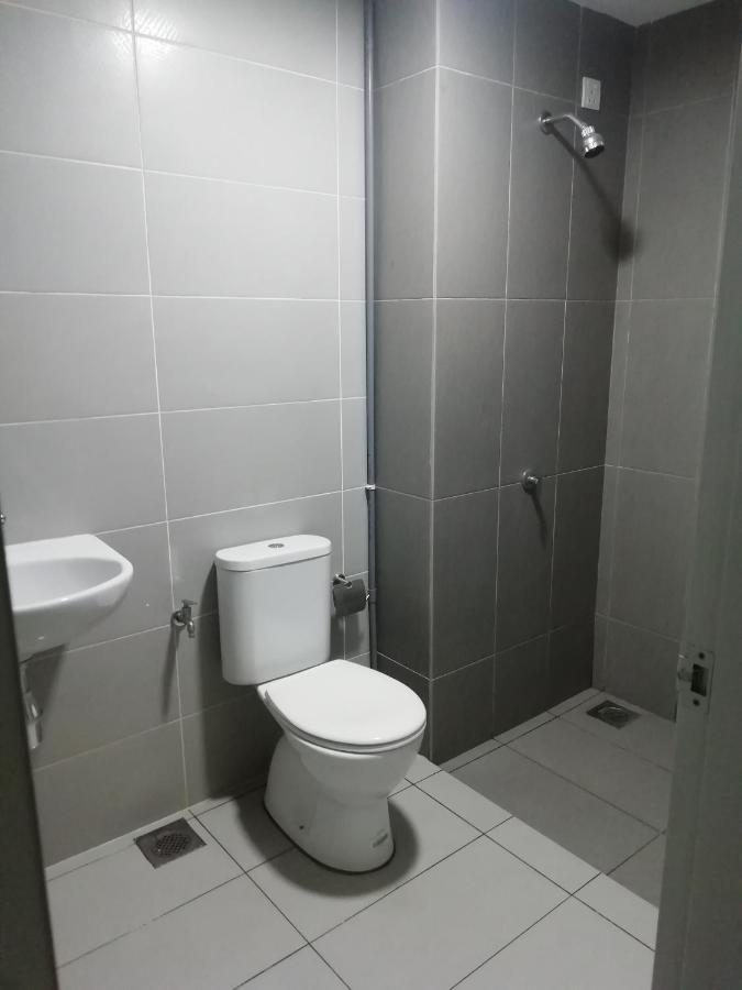 Fz Almyra Homestay Kajang Extérieur photo
