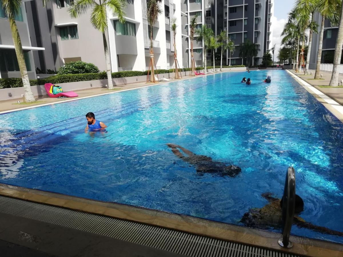 Fz Almyra Homestay Kajang Extérieur photo