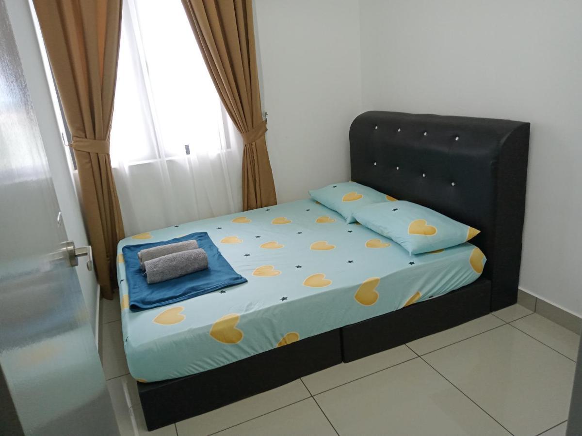 Fz Almyra Homestay Kajang Extérieur photo